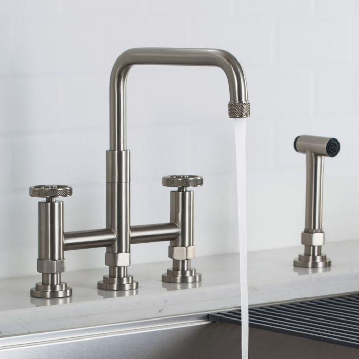 Aquacubic cUPC Classic American Spot Free Bridge Robinet de cuisine avec pulvérisateur latéral